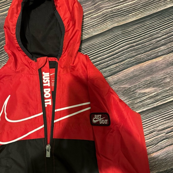 Nike Rain Jacket - Picture 3 of 5